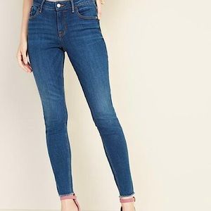 Mid-Rise Rockstar Super Skinny Jeans